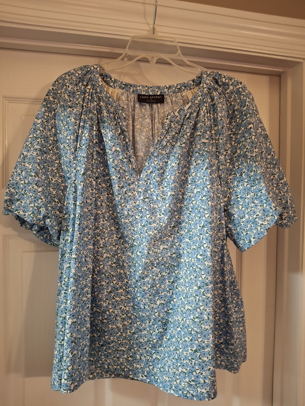 Lane Bryant Blue Floral V-Neck Short Sleeve Top